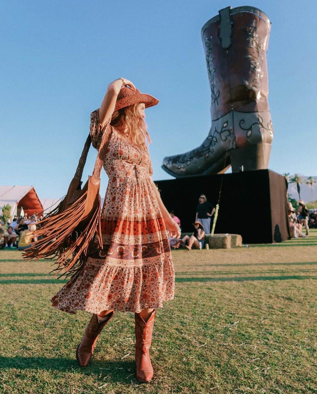 SPELLのインスタグラム：「Take us back to the desert for a night of boot scootin’ with our favourite @isabella.abell 🎶🌵 wearing a sneak peek of our upcoming Lady Untamed Midi Dress… arriving tomorrow at 10am AEST / 5pm PDT 💚」