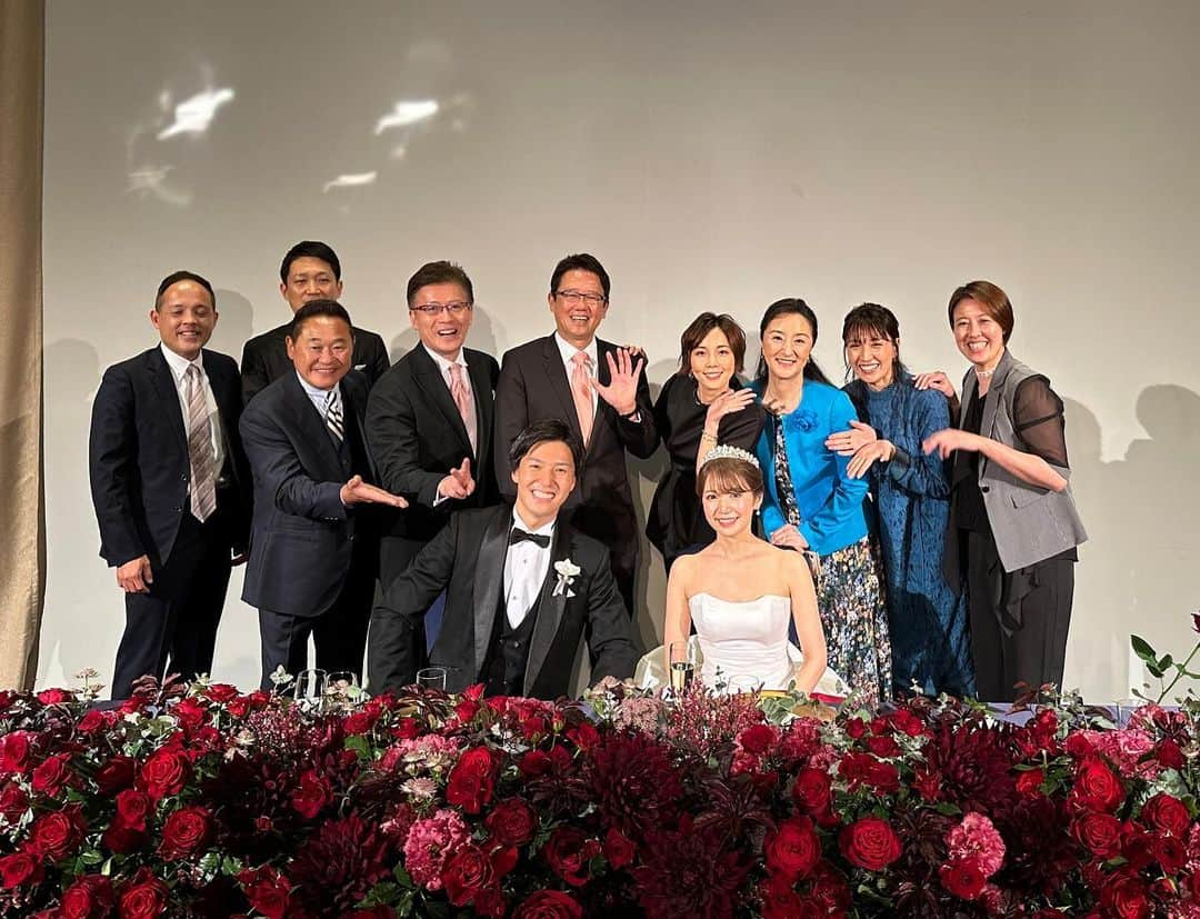 濱田隼さんのインスタグラム写真 - (濱田隼Instagram)「私事で恐縮ですが、先日、結婚式を行いました。 家族、お世話になっている方々、友人たち、 皆が笑顔で祝福してくれて、とても幸せなひとときでした。  妻と支え合い、幸せな家庭を築いていきます。 そして、メ〜テレアナウンサーとして より一層精進してまいります。  今後とも、温かく見守ってくださいますと幸いです。  ウェディングケーキ、うましゅーんでした。笑」5月23日 11時55分 - shun_hamada_nbn