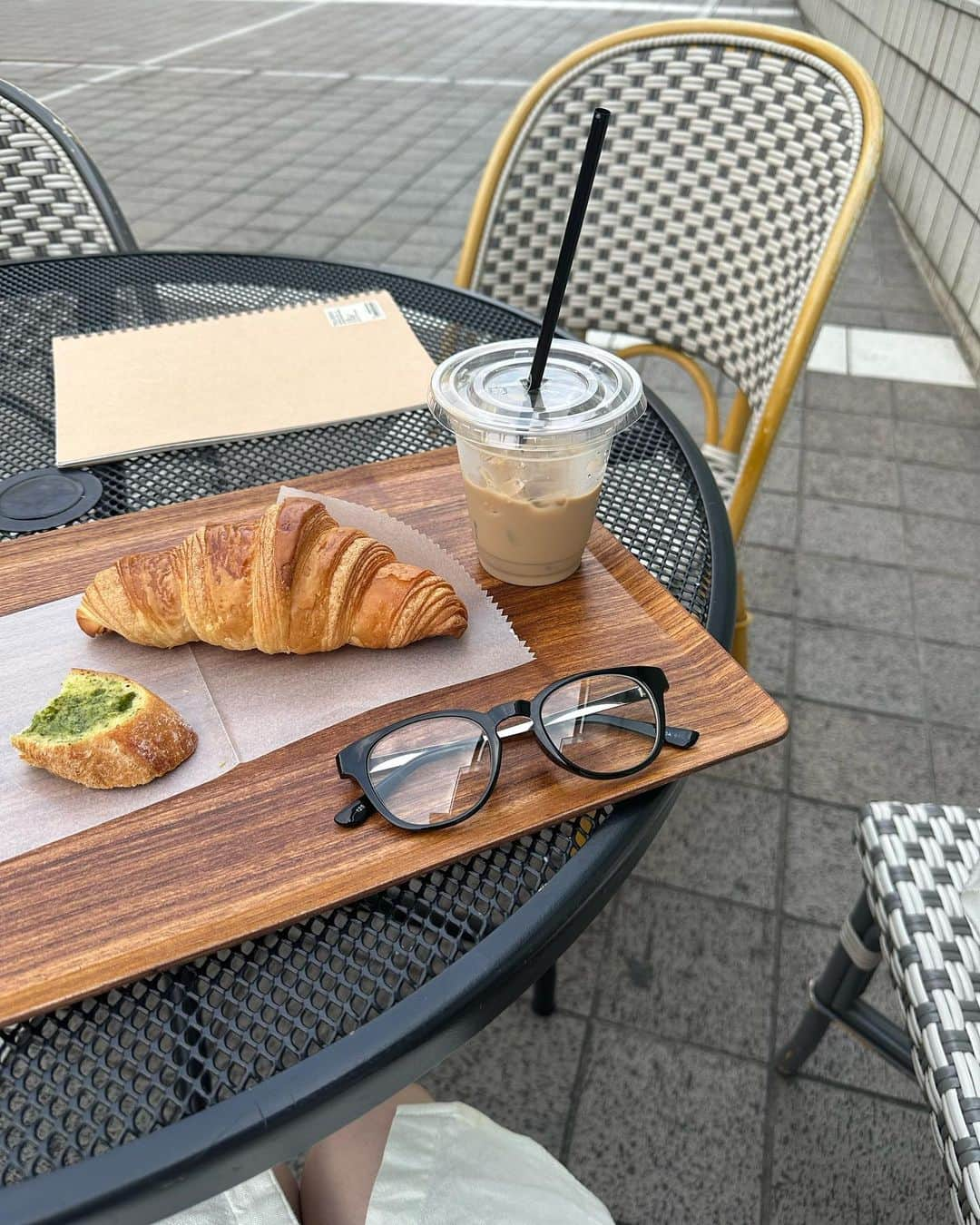 比嘉ゆめのさんのインスタグラム写真 - (比嘉ゆめのInstagram)「🥐🥖  食べかけ  最近偉いので メイクしてお外に行って写真撮ることが日課なのだけど 今日は雨なのでたまにはお休みする✌️  みんな風邪ひかないでね」5月23日 12時09分 - yumemiruno