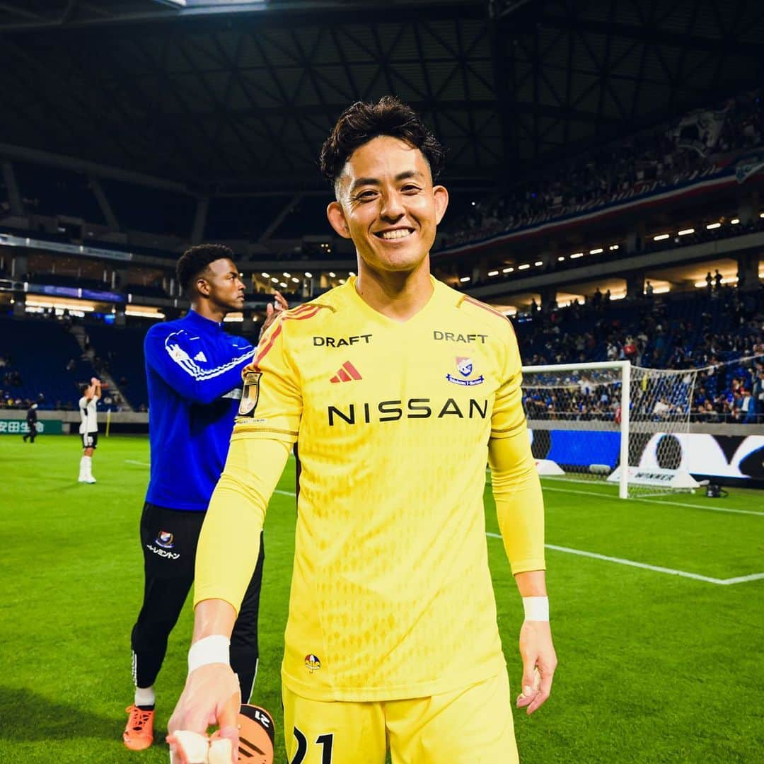 横浜F・マリノスさんのインスタグラム写真 - (横浜F・マリノスInstagram)「First league appearance after returning 👏🧤#fmarinos #Ｊリーグ #飯倉大樹」5月23日 12時03分 - yokohamaf.marinos