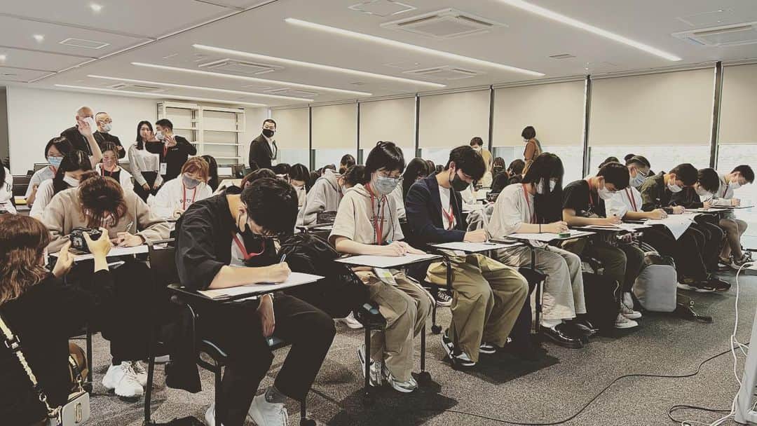 鴨志田由貴のインスタグラム：「今日は台湾の予備校生がうちの大学に来校して授業を体験してます。みんな明るくて良い子が多い。今週はずっと京都だな〜。」
