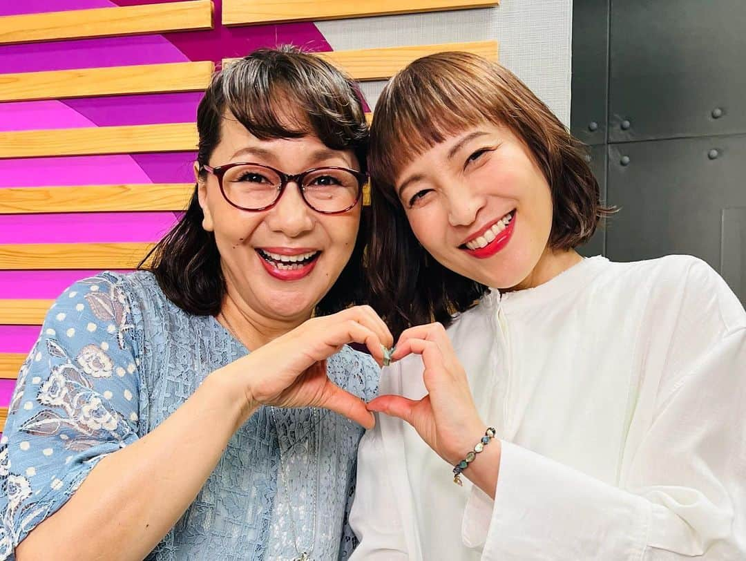 鈴木杏樹さんのインスタグラム写真 - (鈴木杏樹Instagram)「J:COM✨ 『笑福亭鶴光さんのオールナイトニッポン.TV@J:COM』  とってもとっても楽しかったですっ❤️  師匠っ お美和子さまっ ぶるまさんっ どうもありがとうございましたっ🙇‍♀️❣️‼️  わぁーーーい🙌💕💕💕  #鈴木杏樹#AnjuSuzuki  #笑福亭鶴光のオールナイトニッポンtv  #笑福亭鶴光師匠  #田中美和子 さん #紺野ぶるま さん #J:COM #jcom  #生放送 #ど・ろーかる #✨🛎️✨ #キャイ〜ンのポーズ🤭」5月23日 12時06分 - anju.suzuki_official