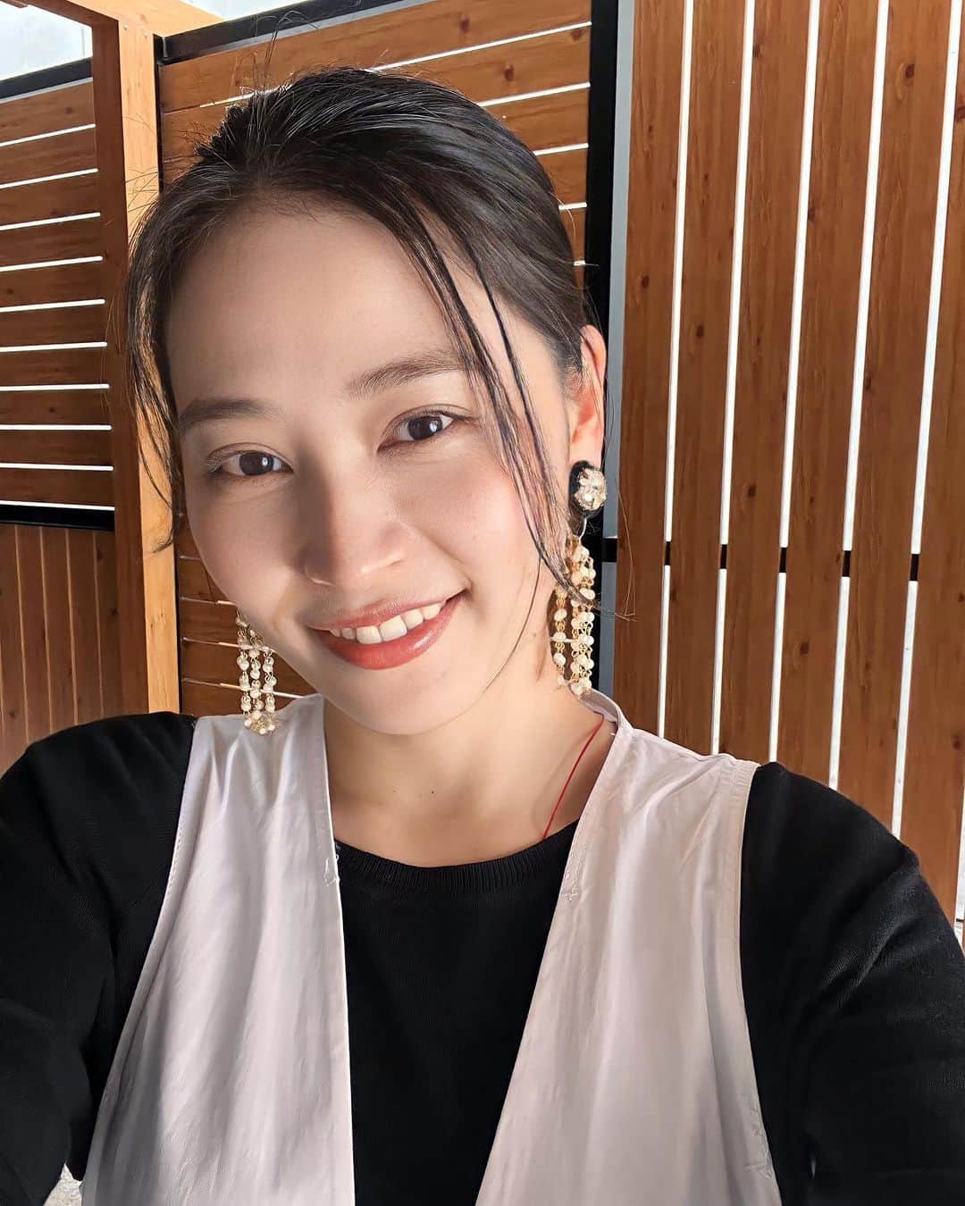 前田友香のインスタグラム：「久しぶりにイヤリングをつけた♡  じゃらじゃら 大ぶりなの好き♡」