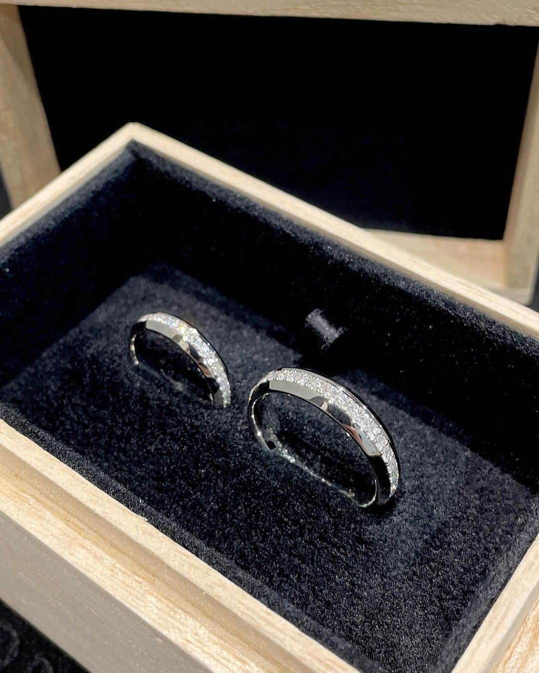 コアジュエルスさんのインスタグラム写真 - (コアジュエルスInstagram)「Congrats!  Thank you for choosing COREJEWELS.  MERCURY | COREJEWELS®︎ #corejewels #corejewelsvolcan #blackdiamond #diamond #jewelry #art #tokyo #bridalring #pairring #gold #corejewelsharajuku  #corejewelslab」5月23日 12時58分 - corejewels_lab