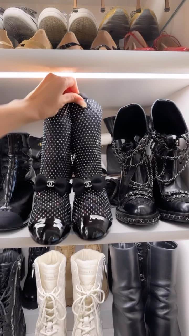 ジェイミー・チュアのインスタグラム：「Bim bom bim 🎶 let’s unbox the prettiest crystal Mary Janes.」