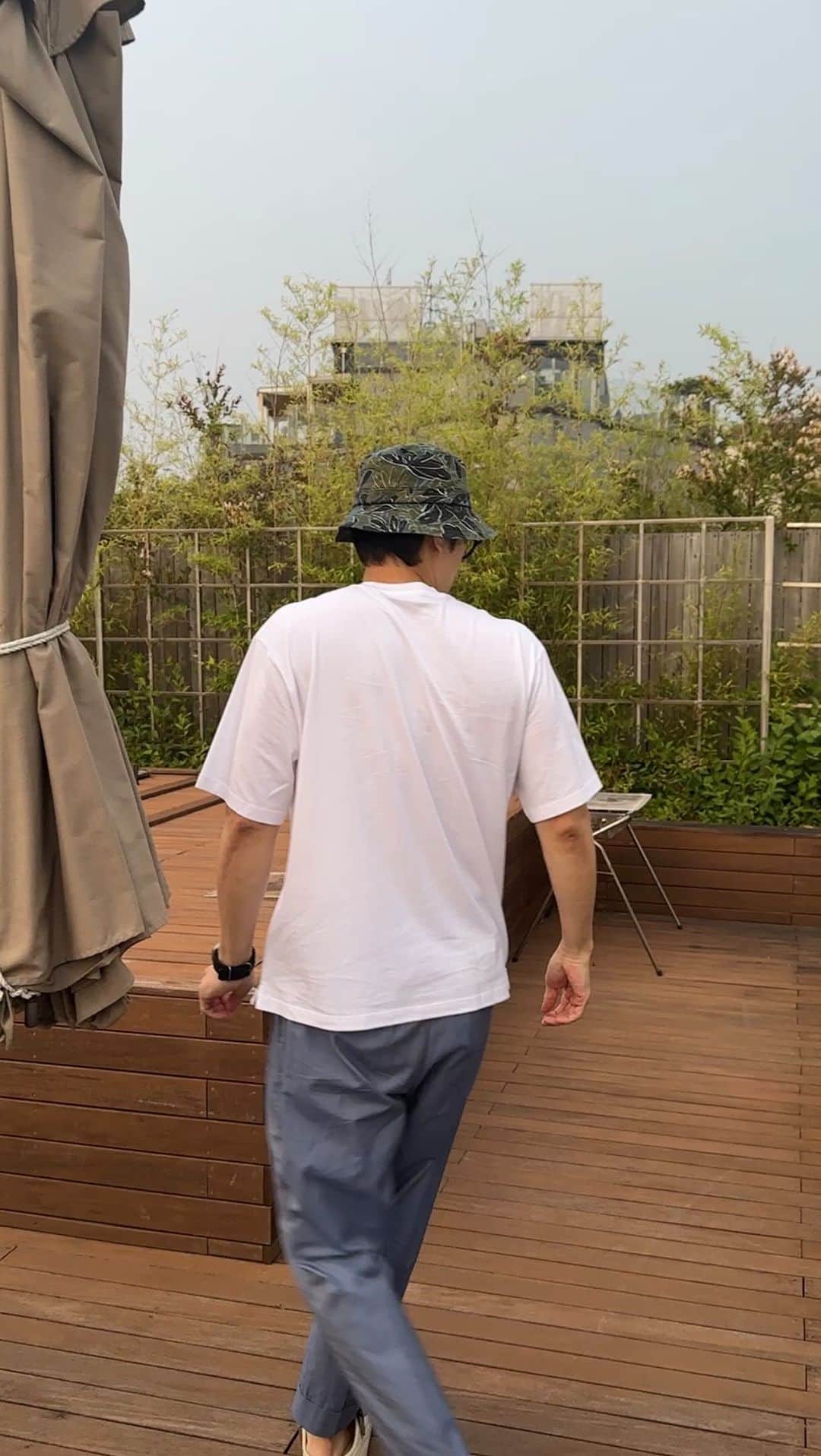 チョン・ジョンミョンのインスタグラム：「정원사 폼 어때 ?」