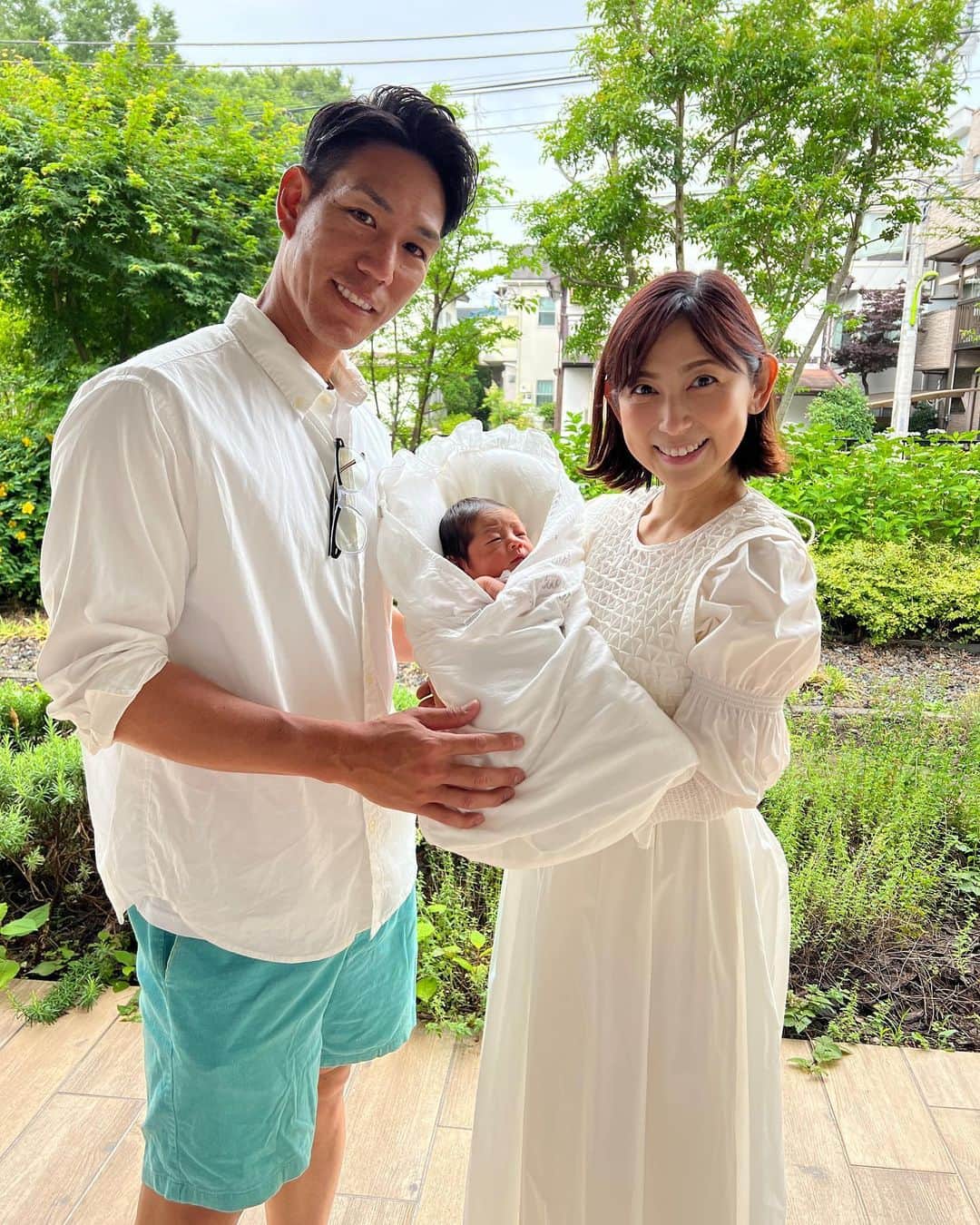 のインスタグラム：「いつも応援してくださる皆さまへご報告です。  先日、無事に第二子を出産しました。 3416g BIGで元気な男の子です👦  妊娠をお伝えしてから、仕事でお世話になっている方々や友人、またこのInstagramを通じて、たくさんの温かいメッセージをいただきました。皆さんからいただいた優しい言葉の数々が、私とベビーの毎日の活力になっていました。周りの皆さまにいつも支えていただいてることに感謝の気持ちでいっぱいです。本当にありがとうございます🥹  以前にもお話した通り、長男は夫にそっくりなんです。 なんと次男は…時を経た双子かのように長男にそっっっっくり😂笑  (3枚目:長男  4枚目:次男)   産前、"次男はきっと私に似た子が産まれてくるんだろうなぁ〜"と思っていたのですが、とんだ勘違いでした🤦‍♀️笑   それにしても息子達が本当に可愛い🥰 慣れない二人育児はまだ色々と大変ではありますが、こんなに可愛い兄弟を育てることができて幸せだなって🥹大変さよりも幸せな気持ちが上回り、幸せを噛み締めている毎日です✨  おかげさまで産後の体調回復も早く、元気過ぎるため、あまり調子に乗らないように気をつけています🫣 今はとにかくゆっくり過ごし、仕事の復帰時期についてはまた改めてお知らせいたします。  これからもどうぞ宜しくお願いします。  宮崎 瑠依」