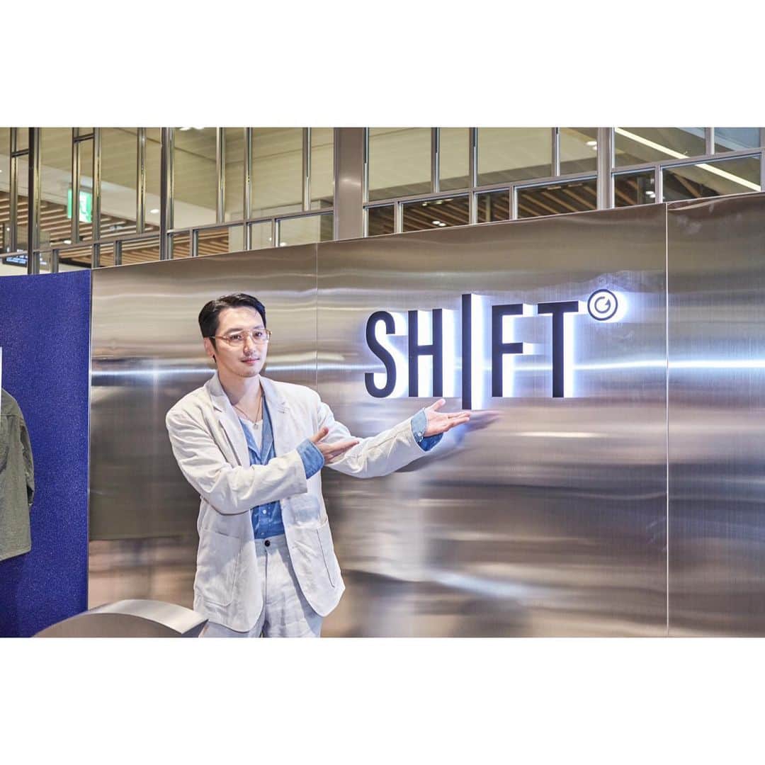 ピョン・ヨハンのインスタグラム：「안녕하세요. 시프트 G(Shift G) 모델 변요한입니다.  유틸리티 워크웨어 브랜드인 시프트지 신제품들 많이 사랑해주시고요. 저 역시 여러분의 일과 삶의 균형을 항상 응원합니다.」