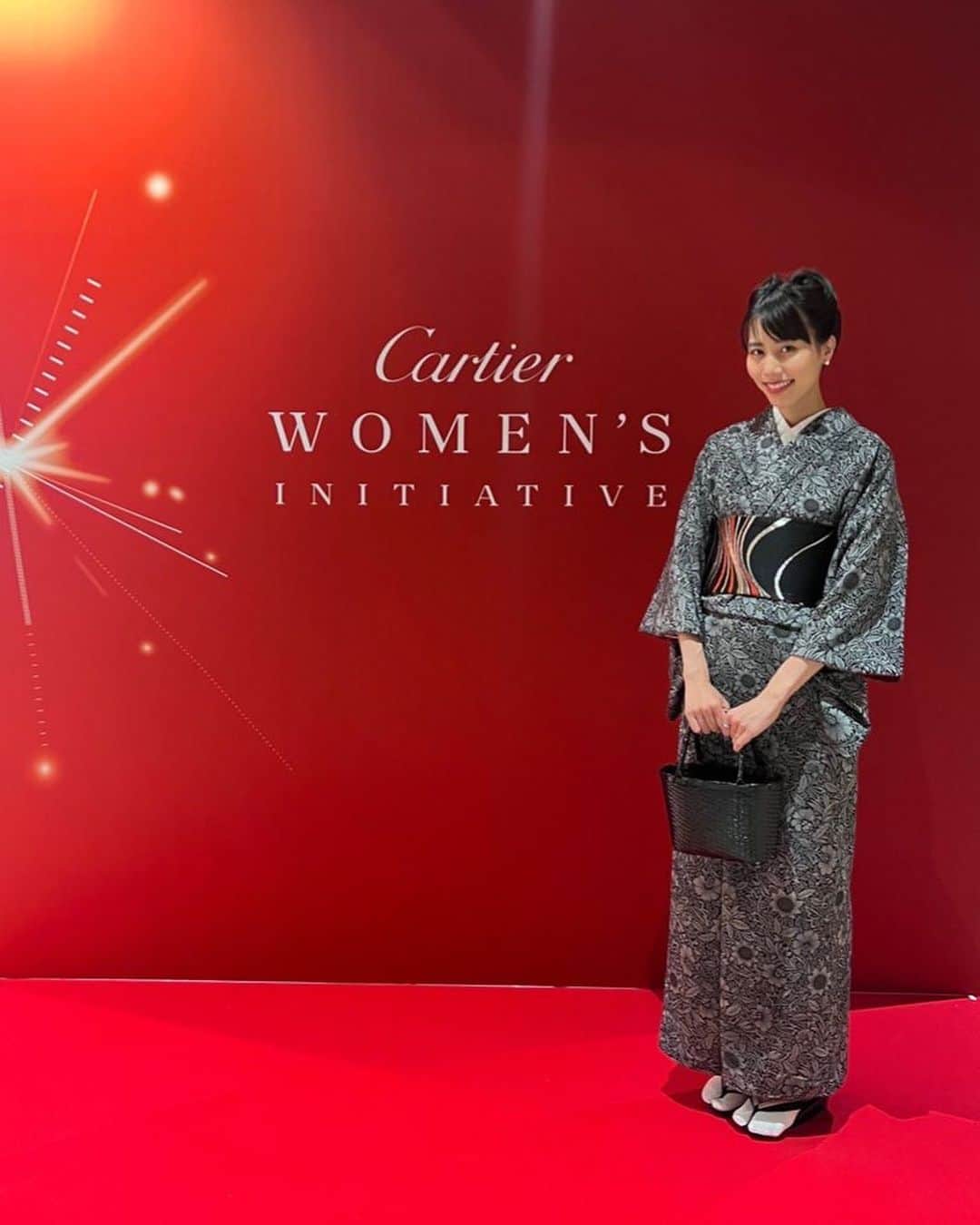 草野絵美のインスタグラム：「Last night, I had an inspiring evening at the Cartier's 'Women's Initiative' dinner, interacting with remarkable women leaders. The Noh play was breathtaking 😭. A big thanks to Cartier for having me!  @cartierawards   昨晩は、カルティエの主催する【Cartier Women’s initiative 】のディナーに参加しました。  和装もこんな厳かな空間は久々だったので緊張した〜〜🤯  様々な分野で活躍する皆さんとの交流ができたことことは刺激的で勇気をもらいました。能舞台「船弁慶」のパフォーマンスも圧巻でした😭  #cartier #cartierwomensinitiative」