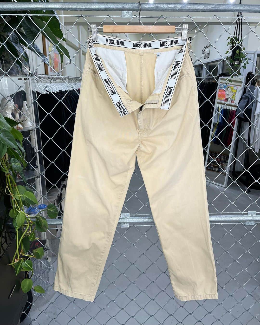 ジャムルのインスタグラム：「OPEN UNTIL 7:00PM . MOSCHINO chino pants . #お問い合わせはお電話で承ります #jammru#moschino #osaka  #fashion  #streetstyle  #streetfashion  #vtg  #vintage  #used  #usedclothing  #古着 #古着屋 #ファッション #70s #80s #90s」