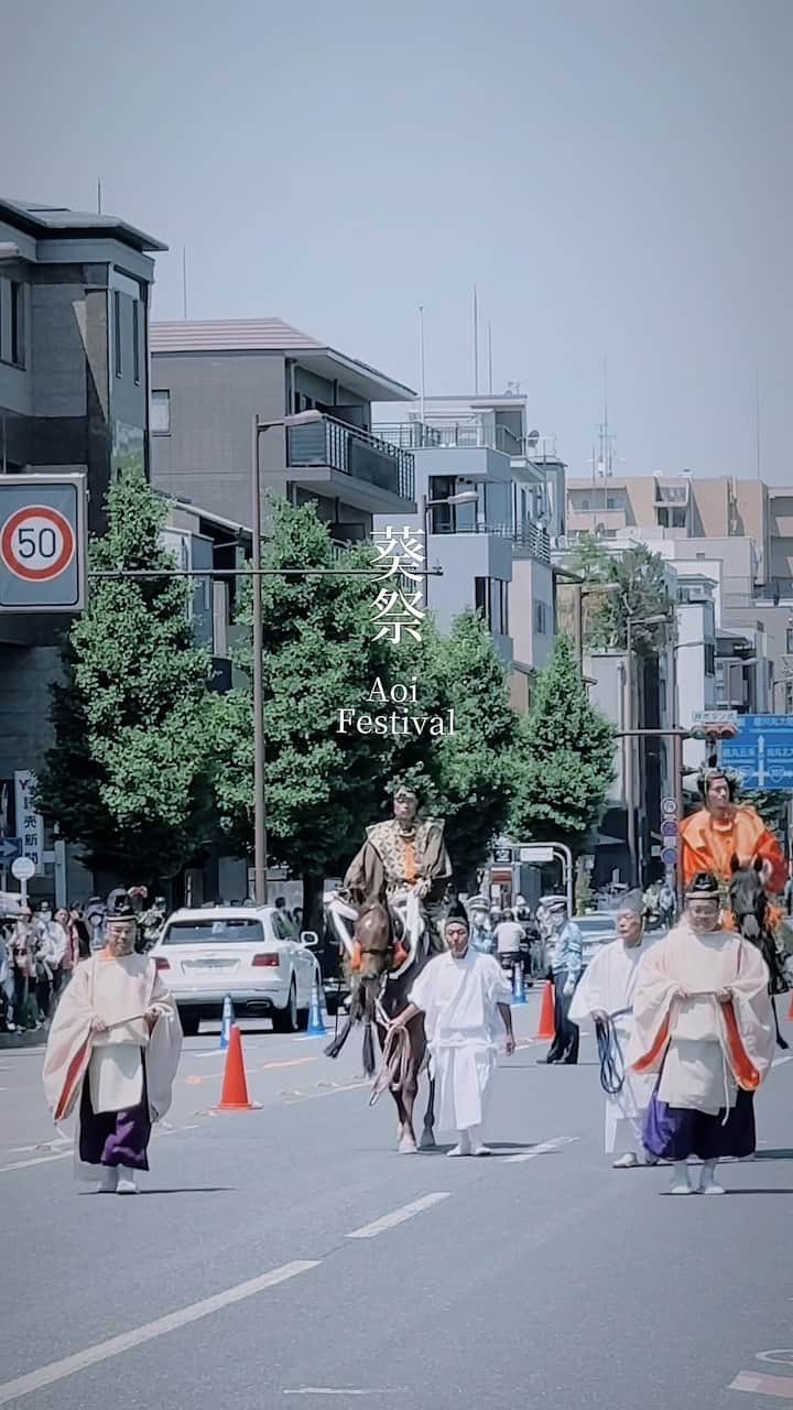 JAPAN TRIP 大人旅〜厳選の宿〜のインスタグラム：「． ■JAPAN collection “KYOTO” 📍葵祭／Aoi Festival   先日開催された、“葵祭”路頭の儀（行列）。平安貴族の装束を身にまとった約500人の行列は圧巻でした。  ︎✈︎−−−−−−−−−−−−−−−−−−−−−−−−−−−−−−✈︎ 　【きょうの家】@kyonoie と 　【大人旅JAPAN】@otonatabi_jpn の 　コラボ投稿です。  　他の投稿も見てみる→@kyonoie ✈︎−−−−−−−−−−−−−−−−−−−−−−−−−−−−−−✈︎  #京都旅行 #京都観光 #葵祭 #京都三大祭 #kyototrip #visitkyoto #visitjapan #kyotojapan #japanfestival」