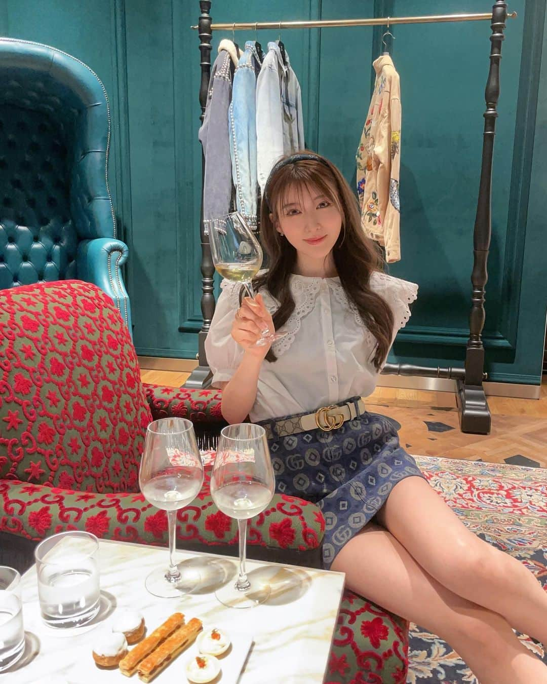 相沢みなみさんのインスタグラム写真 - (相沢みなみInstagram)「GUCCI EVENT🐝❤️ I wore the skirt that I bought🎀 This time we could enjoy "sake tasting" , but I just enjoyed the snacks bcuz I can't drink😂 It was a great shopping time🛍️✨ . 新しく買ったスカートを履いて GUCCIイベントに行ってきました✨ 今回は日本酒のテイスティングができたんだけど私はアルコール飲めないからお菓子だけ頂いたよ😂 良いお買い物dayになりました🛍️✨ . #gucci #guccievent  #グッチ #グッチイベント  . #相沢みなみ  #minamiaizawa」5月23日 14時22分 - epoint2016