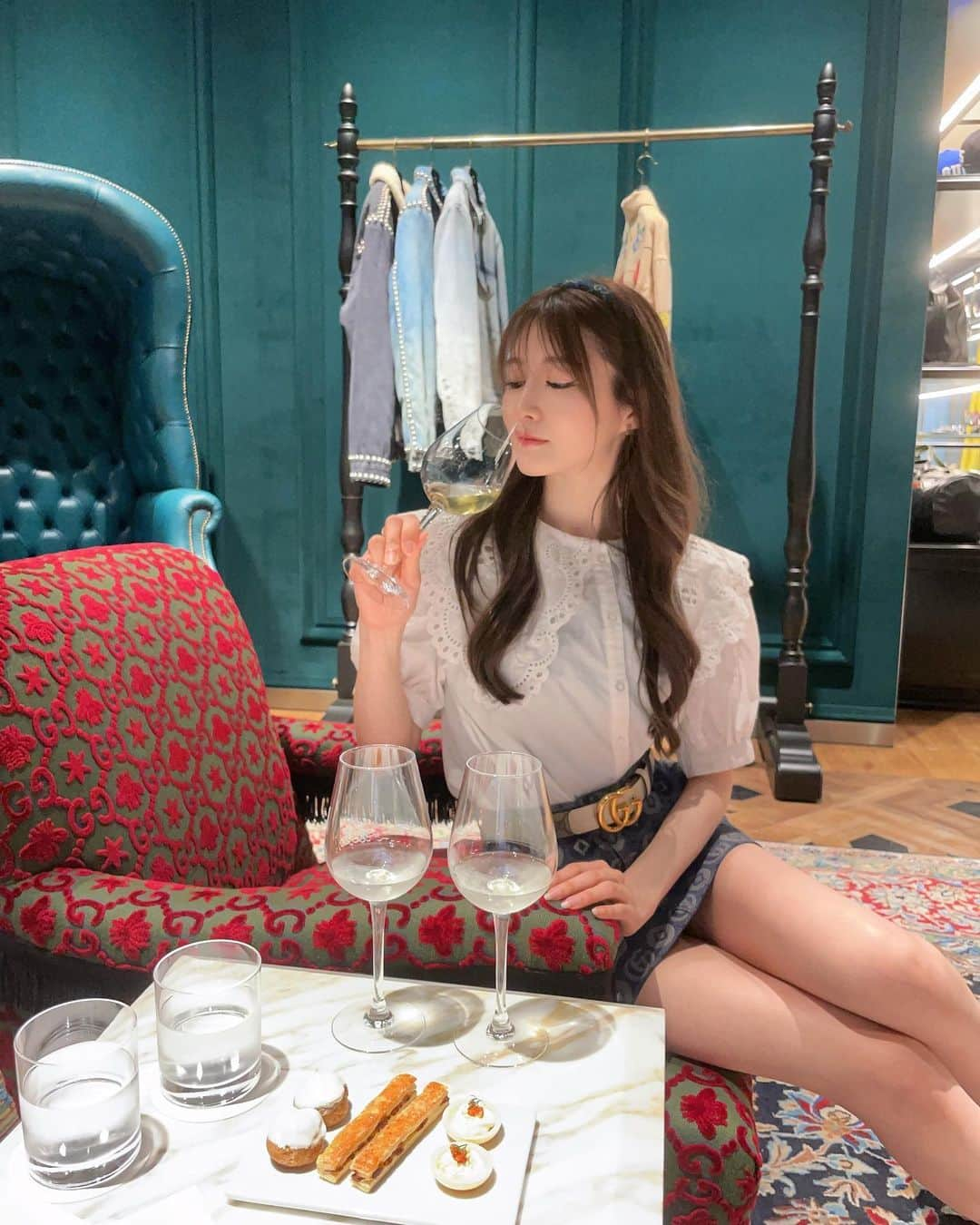 相沢みなみさんのインスタグラム写真 - (相沢みなみInstagram)「GUCCI EVENT🐝❤️ I wore the skirt that I bought🎀 This time we could enjoy "sake tasting" , but I just enjoyed the snacks bcuz I can't drink😂 It was a great shopping time🛍️✨ . 新しく買ったスカートを履いて GUCCIイベントに行ってきました✨ 今回は日本酒のテイスティングができたんだけど私はアルコール飲めないからお菓子だけ頂いたよ😂 良いお買い物dayになりました🛍️✨ . #gucci #guccievent  #グッチ #グッチイベント  . #相沢みなみ  #minamiaizawa」5月23日 14時22分 - epoint2016