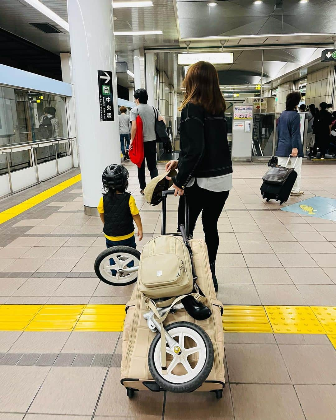 清澤恵美子さんのインスタグラム写真 - (清澤恵美子Instagram)「今年もDbへご挨拶に行ってきました！ 会社には可愛いリュックやカバンキャリアケースたちがいっぱいありました^ ^  本当に使いやすいリュックたちなので是非チェックしてみてください❤️☺️😍🙌　 @dbjourney_japan  #キャリーバックにリュック付けれるとか凄すぎ #ママ愛用バッグ」5月23日 14時37分 - kiyosawaemiko