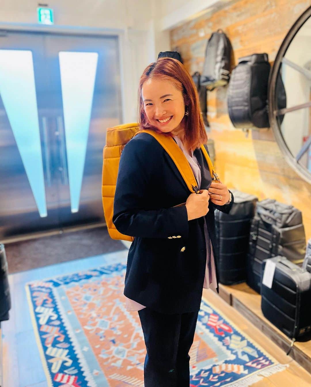 清澤恵美子のインスタグラム：「今年もDbへご挨拶に行ってきました！ 会社には可愛いリュックやカバンキャリアケースたちがいっぱいありました^ ^  本当に使いやすいリュックたちなので是非チェックしてみてください❤️☺️😍🙌　 @dbjourney_japan  #キャリーバックにリュック付けれるとか凄すぎ #ママ愛用バッグ」