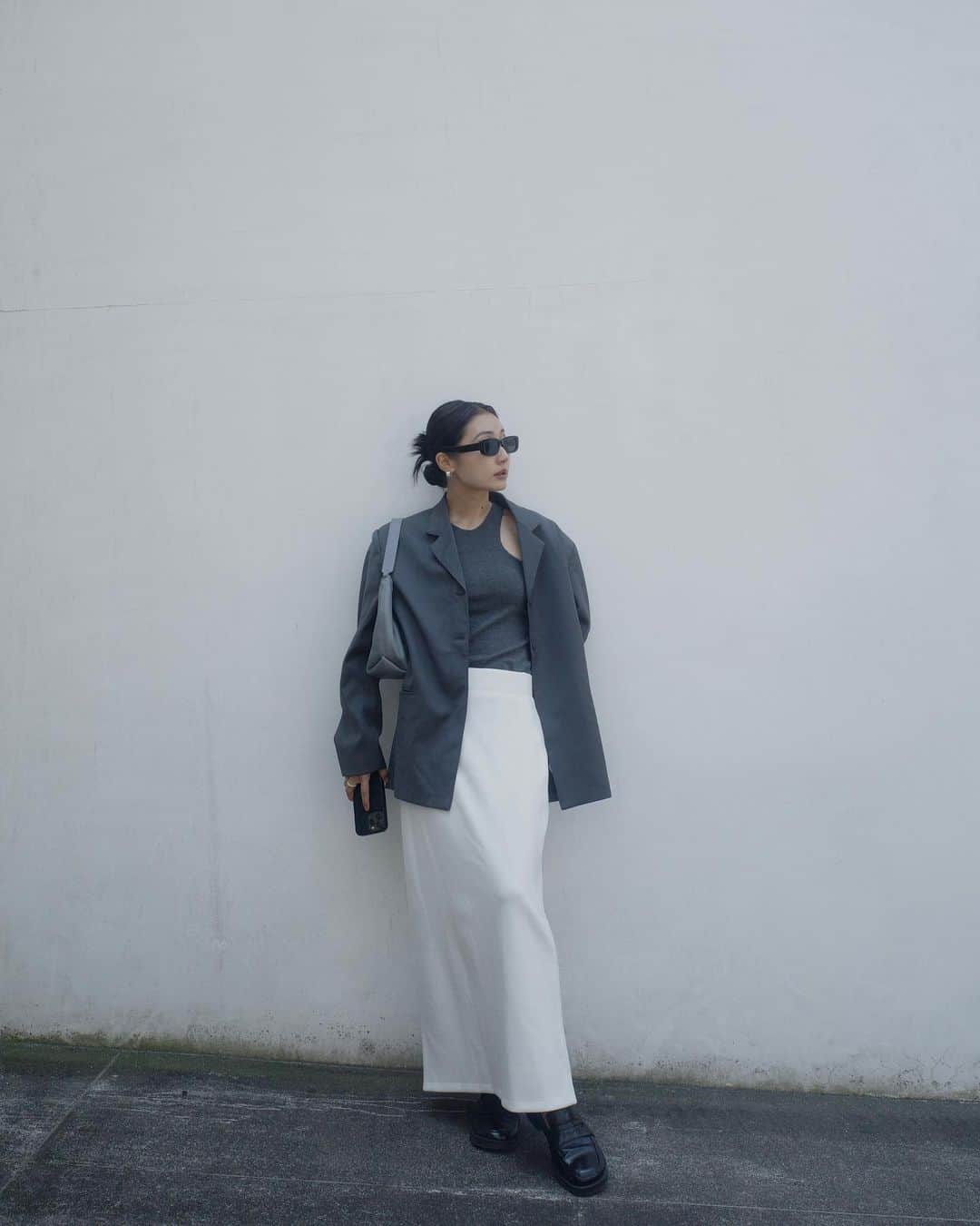 Icumi Oohamaのインスタグラム：「jacket, tank, skirt @studiodoe  pierce @tres__collection Obi pierce  全身DOE。カップ付きタンク最高！」