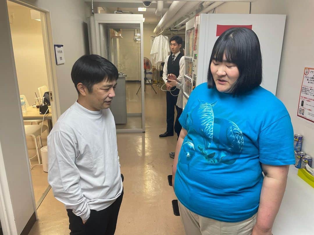 中川家さんのインスタグラム写真 - (中川家Instagram)「今日は有楽町シアター出番です！剛さんは出番合間で愛ちゃんに食生活指導中🐟🐟🐟  #ダイエット  #健康指導」5月23日 14時49分 - nakagawake.tsu.re