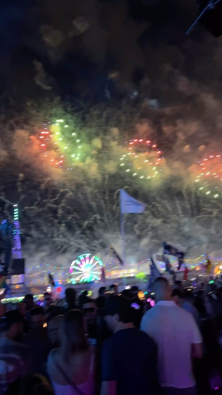 松浦勝人のインスタグラム：「EDCラストナイト！  #blastoyz  #edcasvegas #edc」