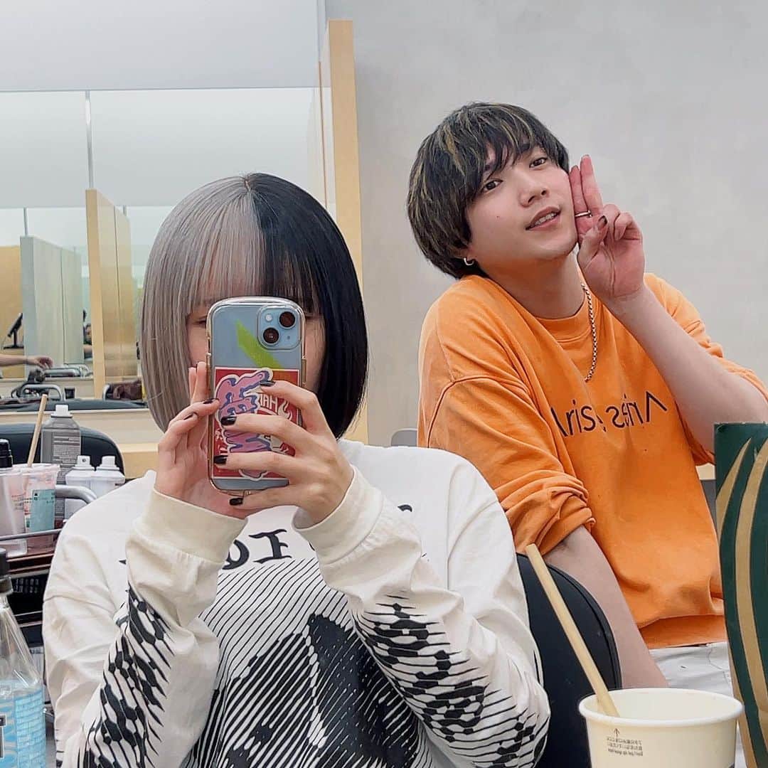 のインスタグラム：「もう3年くらいりくとくんに髪色全部任せてる。ただいまツートーン！」