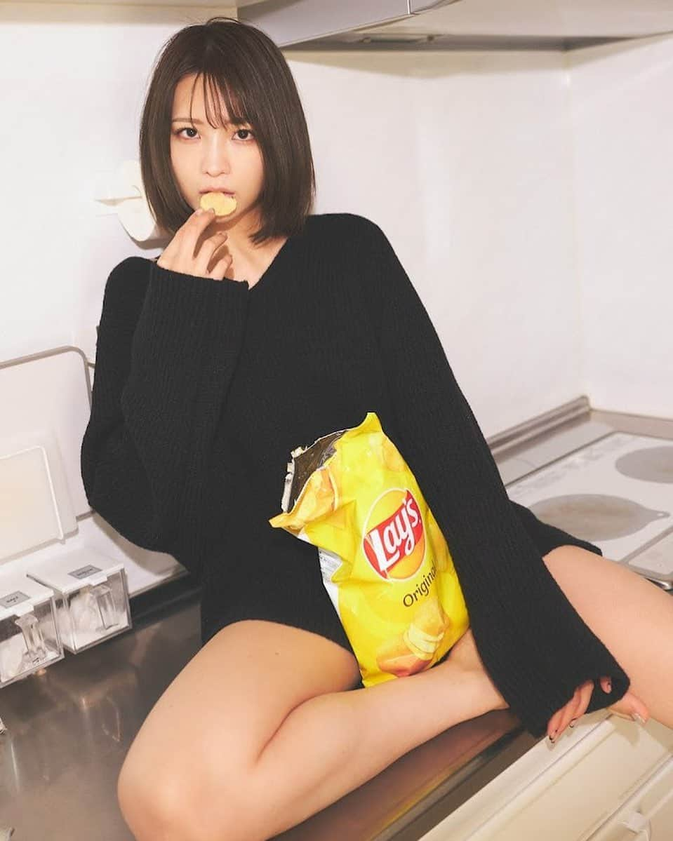 早瀬あやさんのインスタグラム写真 - (早瀬あやInstagram)「ジャンキー🥴🥴 #ポテチは幸せバター派 #🥔」5月24日 0時34分 - hayase_aya