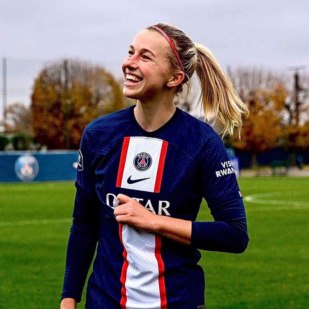 ジャッキー・グローネンのインスタグラム：「I am so proud to be wearing this shirt. We haven’t reached what we came for yet, but we will.  Avec fierté, ici c’est Paris ❤️💙」