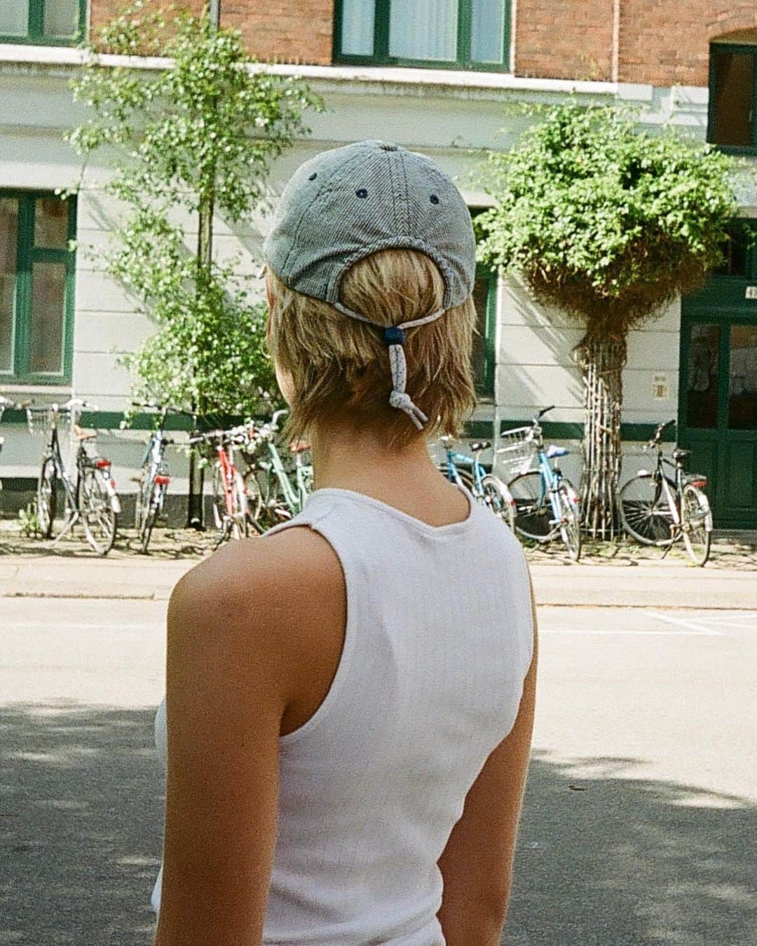 マッツノーガードのインスタグラム：「Get ready for summertime with freshly selected accessories on www.madsnorgaard.com 🌷」
