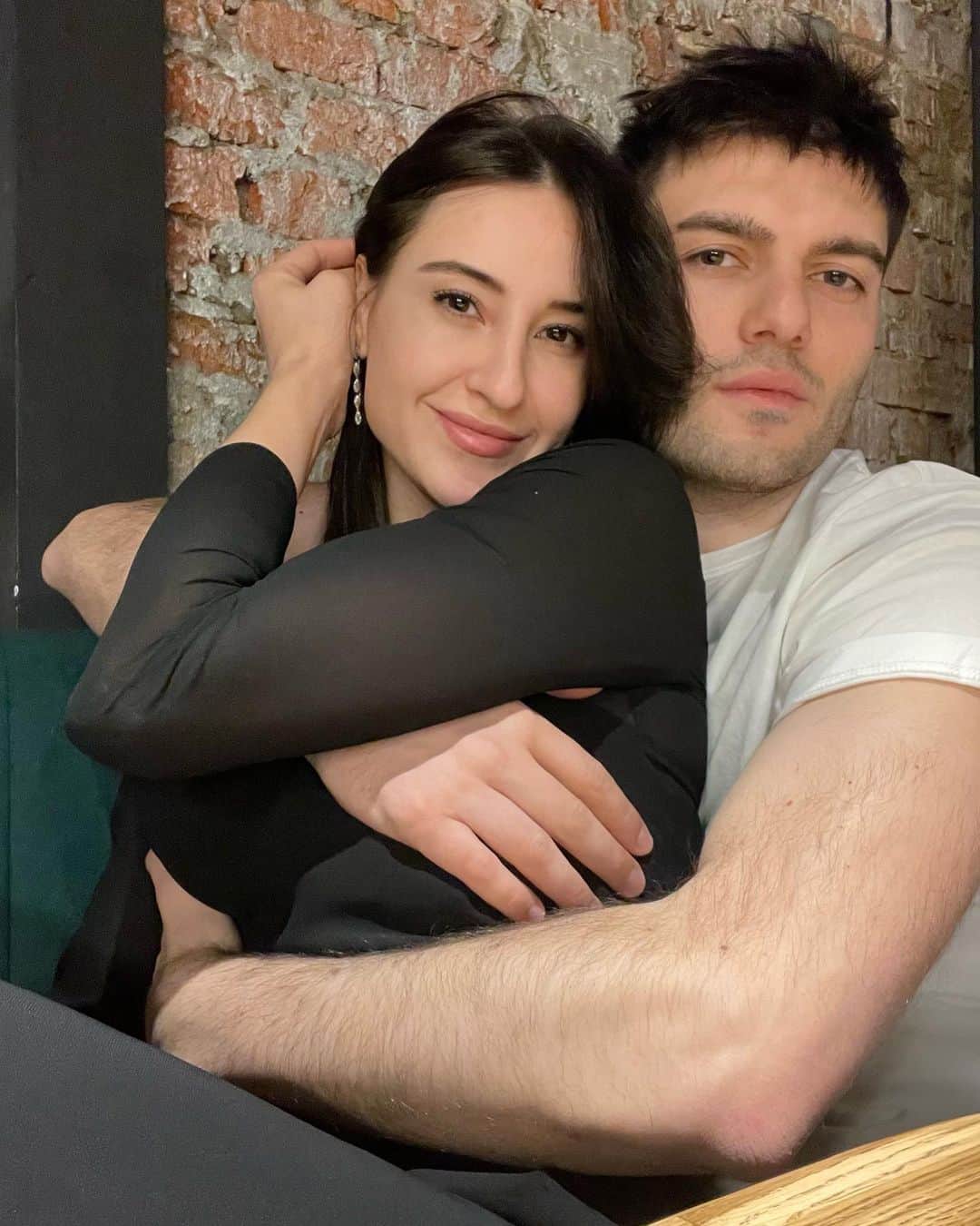 ヤナ・イグリアンのインスタグラム：「❤️🖤」