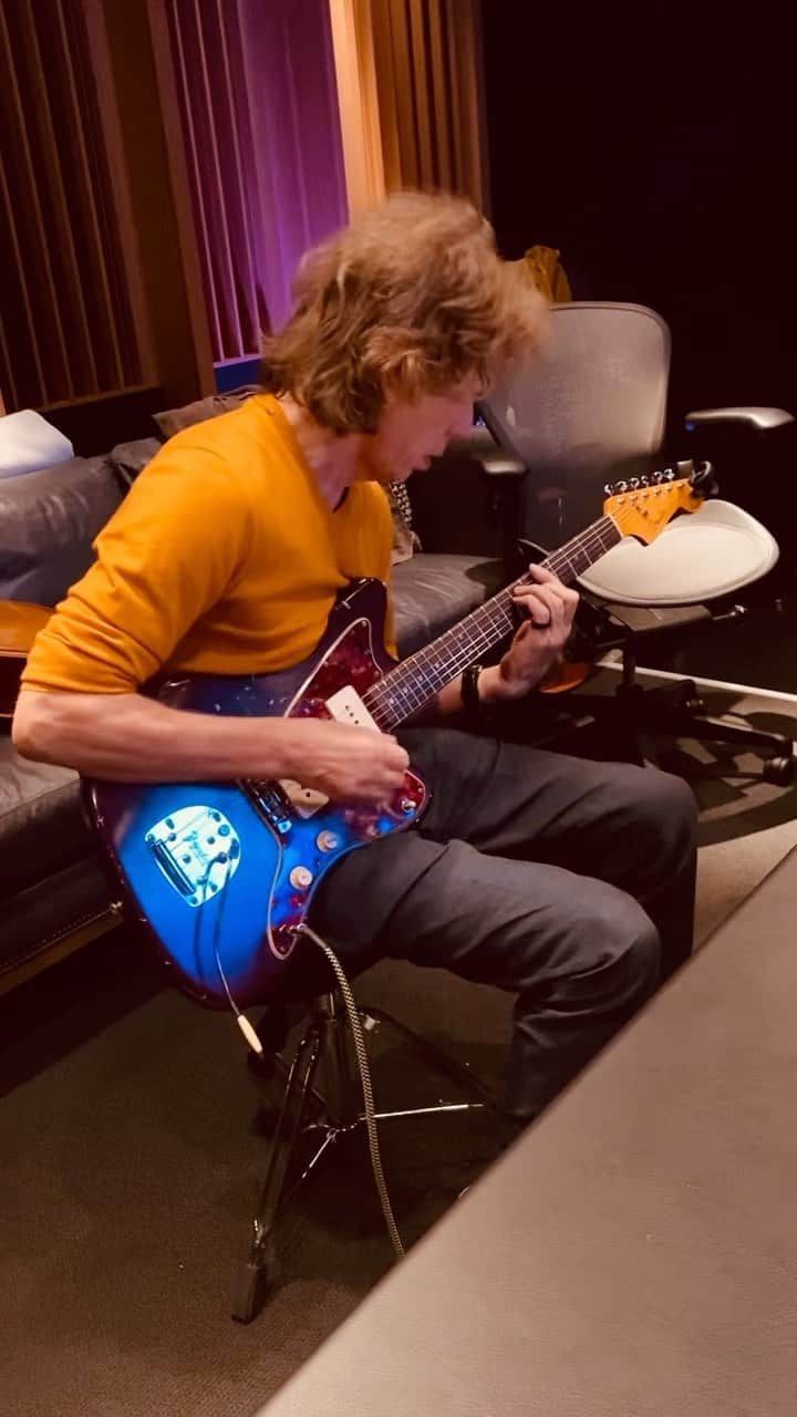 ミック・ジャガーのインスタグラム：「Hope everyone is doing well, I’ve been keeping busy in the studio! 😊」