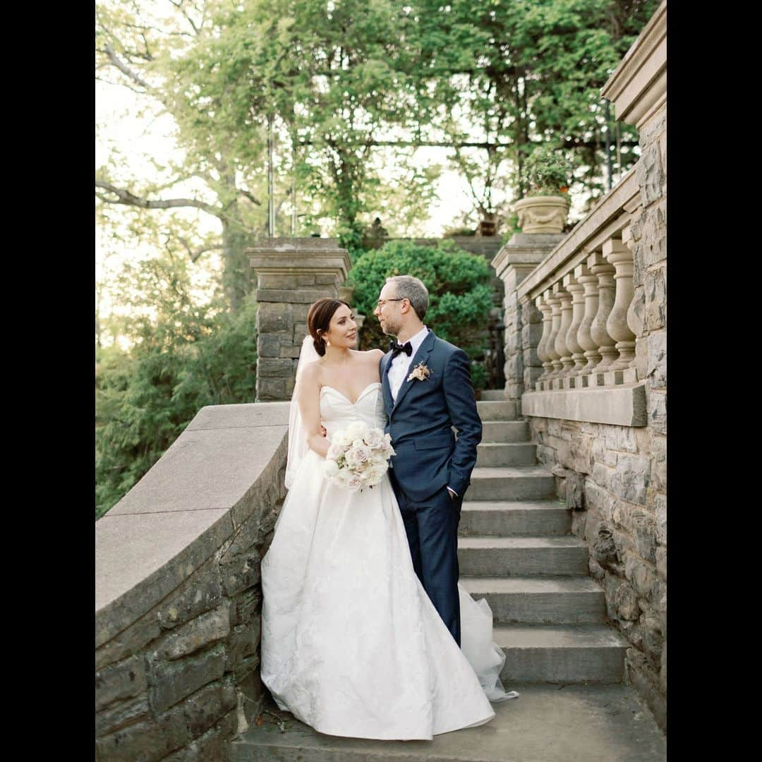 ケヴィン・サスマンさんのインスタグラム写真 - (ケヴィン・サスマンInstagram)「Photos from the big day! 🥰  Thanks to all who helped make it so special!  📷@cassidycarsonphoto 📍@cheekwoodweddings 📋@houseof__shannon 💐@chelseacarterevents 👗@allisonwebbnyc 👗@zuhairmuradmariage 🤵‍♂️@paulsmithdesign 🎻@collegegrovestrings 💇‍♀️@katmariemakeupandhair」5月24日 0時54分 - kevsussman