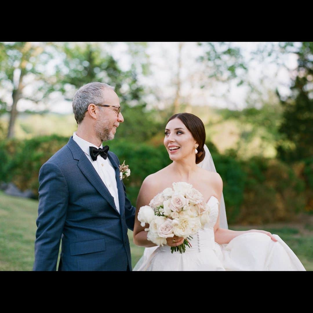 ケヴィン・サスマンさんのインスタグラム写真 - (ケヴィン・サスマンInstagram)「Photos from the big day! 🥰  Thanks to all who helped make it so special!  📷@cassidycarsonphoto 📍@cheekwoodweddings 📋@houseof__shannon 💐@chelseacarterevents 👗@allisonwebbnyc 👗@zuhairmuradmariage 🤵‍♂️@paulsmithdesign 🎻@collegegrovestrings 💇‍♀️@katmariemakeupandhair」5月24日 0時54分 - kevsussman