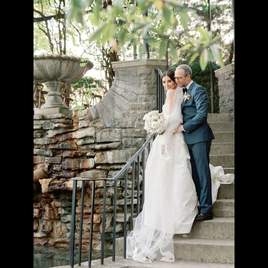 ケヴィン・サスマンさんのインスタグラム写真 - (ケヴィン・サスマンInstagram)「Photos from the big day! 🥰  Thanks to all who helped make it so special!  📷@cassidycarsonphoto 📍@cheekwoodweddings 📋@houseof__shannon 💐@chelseacarterevents 👗@allisonwebbnyc 👗@zuhairmuradmariage 🤵‍♂️@paulsmithdesign 🎻@collegegrovestrings 💇‍♀️@katmariemakeupandhair」5月24日 0時54分 - kevsussman