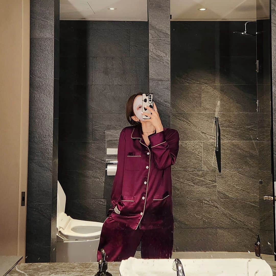ユ・ハナのインスタグラム：「씩씩했던 오늘 하루를 상당히 칭찬하며  모두들 잘자🖤」