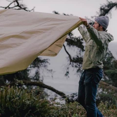 のインスタグラム：「A few camping tips for your next outing:   Tip 1: Shake out your tent, tarp or shelter after each use to prevent build-up and mildew. Never store a tent that's damp or wet! Tip 2: Roll your window and door panels inwards to prevent condensation from dripping into your tent.  Tip 3: Snow Peak color coordinates its poles, so look for the corresponding color on the sleeve or strap! Tip 4: Hammer your stakes at an angle to ensure they stay put!」
