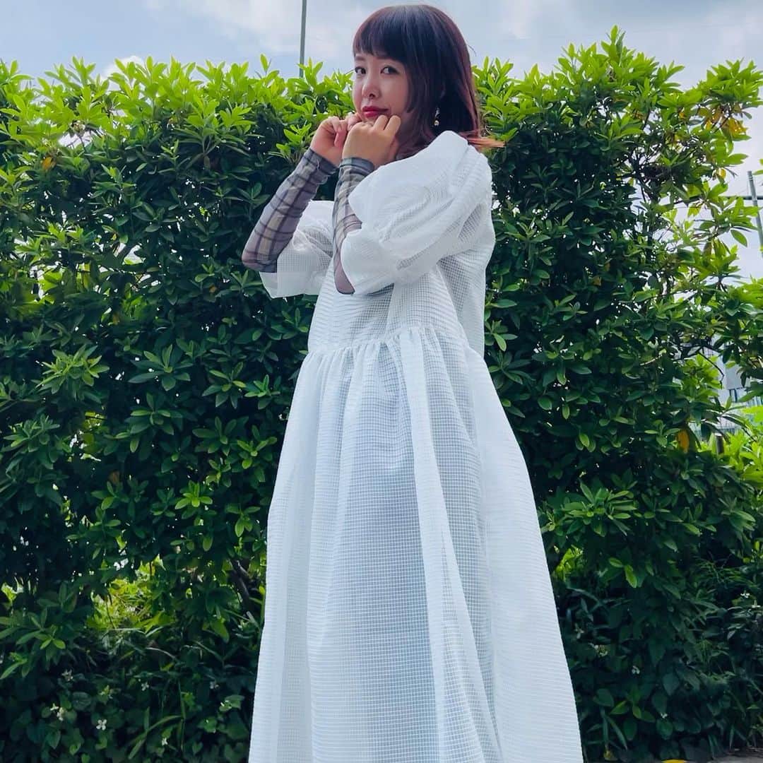 中村涼子さんのインスタグラム写真 - (中村涼子Instagram)「白のスケルトンワンピース  全透け 手持ちの服との調和半端ない 嬉しくなる めっちゃ嬉しくなるワンピース ※こちらはオーダーメイドで製作したため、販売はありません。  .  2023.5.24(wed)22:00〜新作洋服販売開始 RYOKO NAKAMURA japanサイトにて （プロフィールリンク一番上から飛べます✈️） すでにサイトでは公開されていますので、 詳細なサイズなど是非ご覧くださいませ🎨  #手作り服 #一点もの #この世に一つだけで全く同じものが存在しないもの #それが一点もの」5月24日 1時26分 - nakamuraryoko56