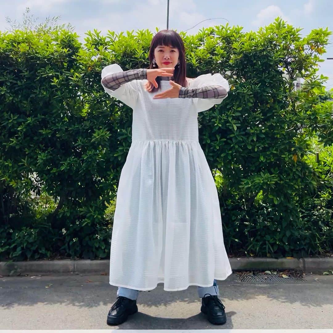 中村涼子さんのインスタグラム写真 - (中村涼子Instagram)「白のスケルトンワンピース  全透け 手持ちの服との調和半端ない 嬉しくなる めっちゃ嬉しくなるワンピース ※こちらはオーダーメイドで製作したため、販売はありません。  .  2023.5.24(wed)22:00〜新作洋服販売開始 RYOKO NAKAMURA japanサイトにて （プロフィールリンク一番上から飛べます✈️） すでにサイトでは公開されていますので、 詳細なサイズなど是非ご覧くださいませ🎨  #手作り服 #一点もの #この世に一つだけで全く同じものが存在しないもの #それが一点もの」5月24日 1時26分 - nakamuraryoko56