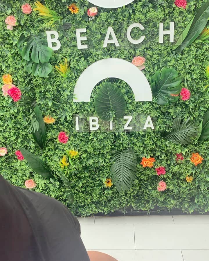 Tulisaのインスタグラム：「Ibiza, ocean,🫶🏼😜 @n_dubz」