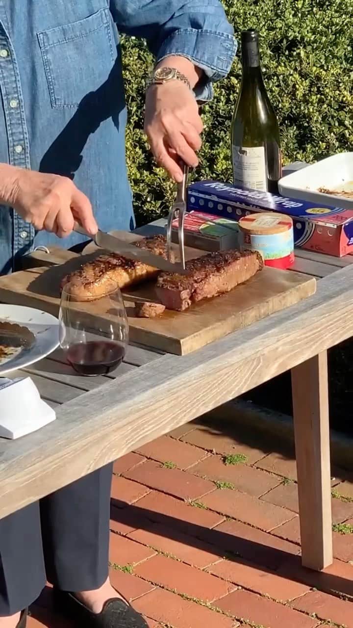 アイナ・ガーテンのインスタグラム：「Next for Memorial Day is my Grilled New York Strip Steaks with a dry rub of coffee, chipotle powder, and garlic.  But the real secret is in the exact method of grilling so they come out perfectly every time!! Come back tomorrow for my Baked Potatoes with Whipped Feta! OMG good. Recipe link in profile.」