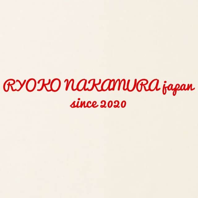 中村涼子さんのインスタグラム写真 - (中村涼子Instagram)「2023.5.24(wed)22:00〜新作洋服販売開始 RYOKO NAKAMURA japanサイトにて （プロフィールリンク一番上から飛べます✈️） すでにサイトでは公開されていますので、 詳細なサイズなど是非ご覧くださいませ🎨  服作り楽しすぎますね  まだ季節の変わり目だし、 羽織り必要ですよ、ね…？ 梅雨来るしね…？ 何なら秋口もすぐだしね…？ 可愛いね…？  #手作り服」5月24日 1時35分 - nakamuraryoko56