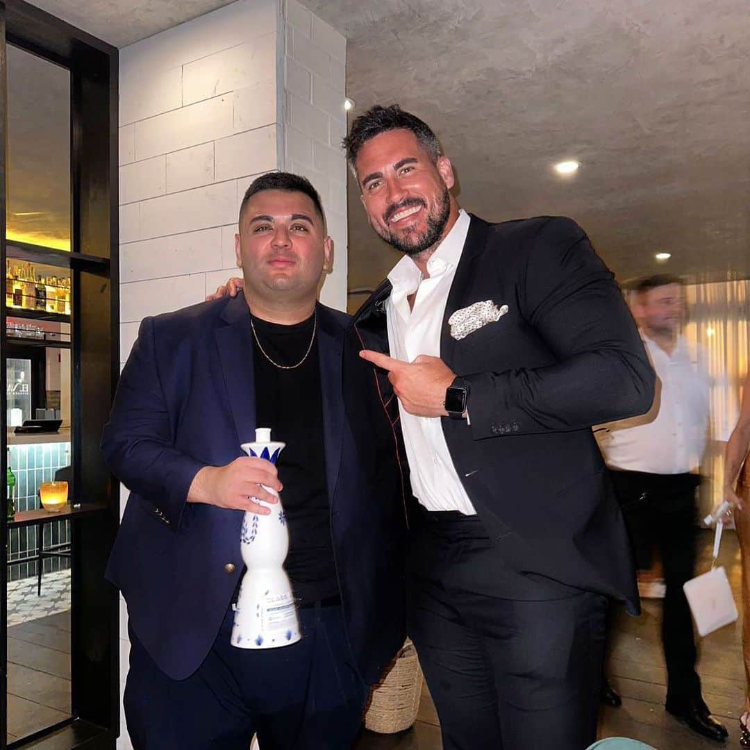 のインスタグラム：「Only time I will ever step out past 6pm on a Sunday is for my man @samsonnypan birthday dinner 🥳 A great night with greater people.  Now back to being a homebody for the next 364 days 🙃」