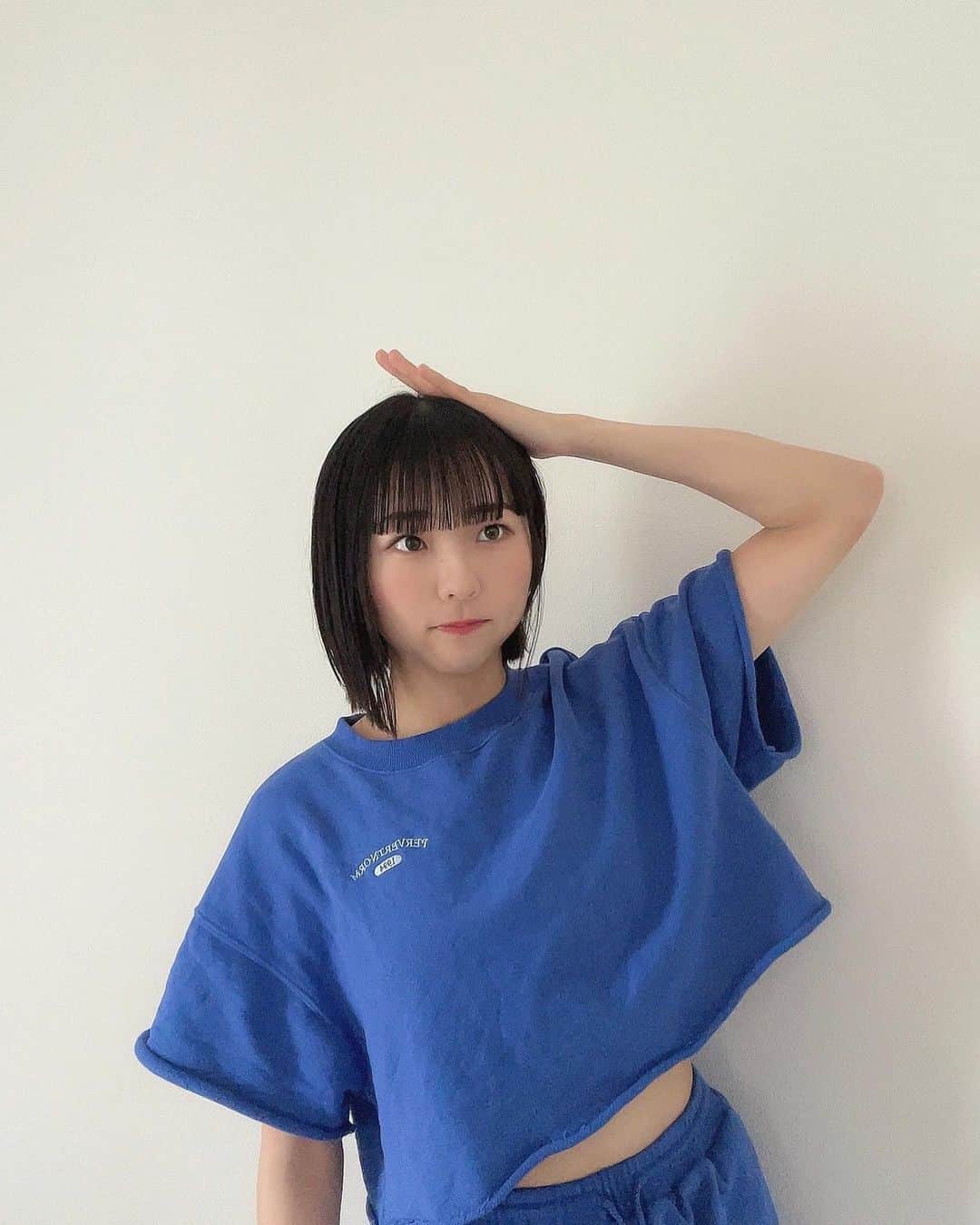 のインスタグラム：「まーちゃんと千夏に誕生日プレゼントでもらったやつ〜🫶  #WWG #スウェットコーデ」