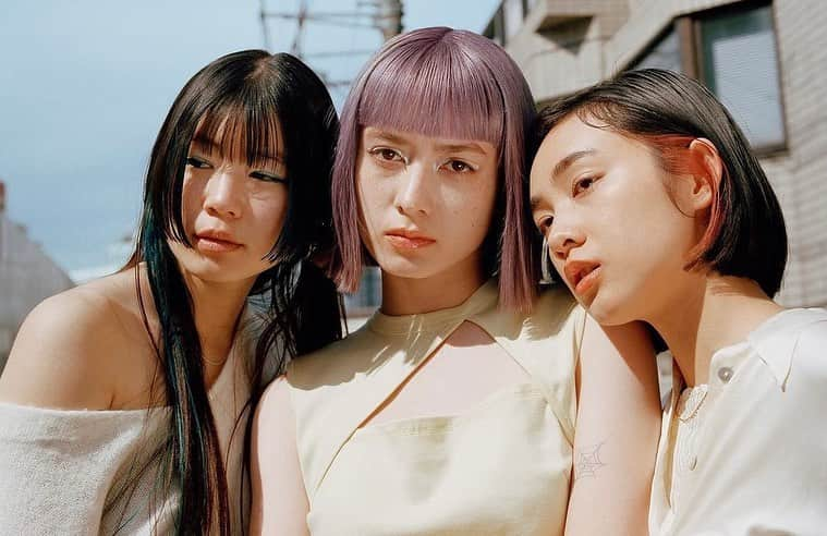 三浦さきえのインスタグラム：「@got2bjp_creater × @girlhouyhnhnm   Hair design and makeup by me @sakiemiura   Writer and director by @prinprinchino   photography by  @houmisakata   styling by @goya_the_magnum_8p   models @iemmmei  @goth___cannibalism  @minkyqian   assistant @narunissy」