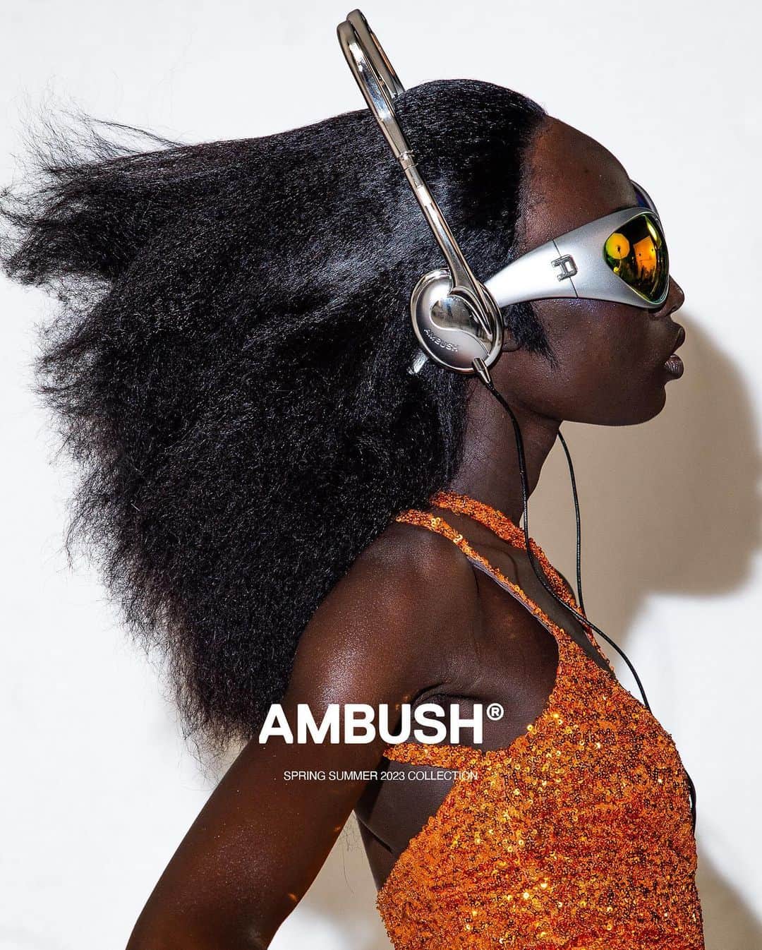 AMBUSHさんのインスタグラム写真 - (AMBUSHInstagram)「#AMBUSH SS23 RUNWAY COLLECTION LOOK 23  ALIEN SUNGLASSES (Tokyo WORKSHOP EXCLUSIVE) ASYMMETRICAL MINI DRESS CAT EAR HEADPHONE CD PLAYER CASE LOW RAVE BOOTS」5月23日 17時02分 - ambush_official
