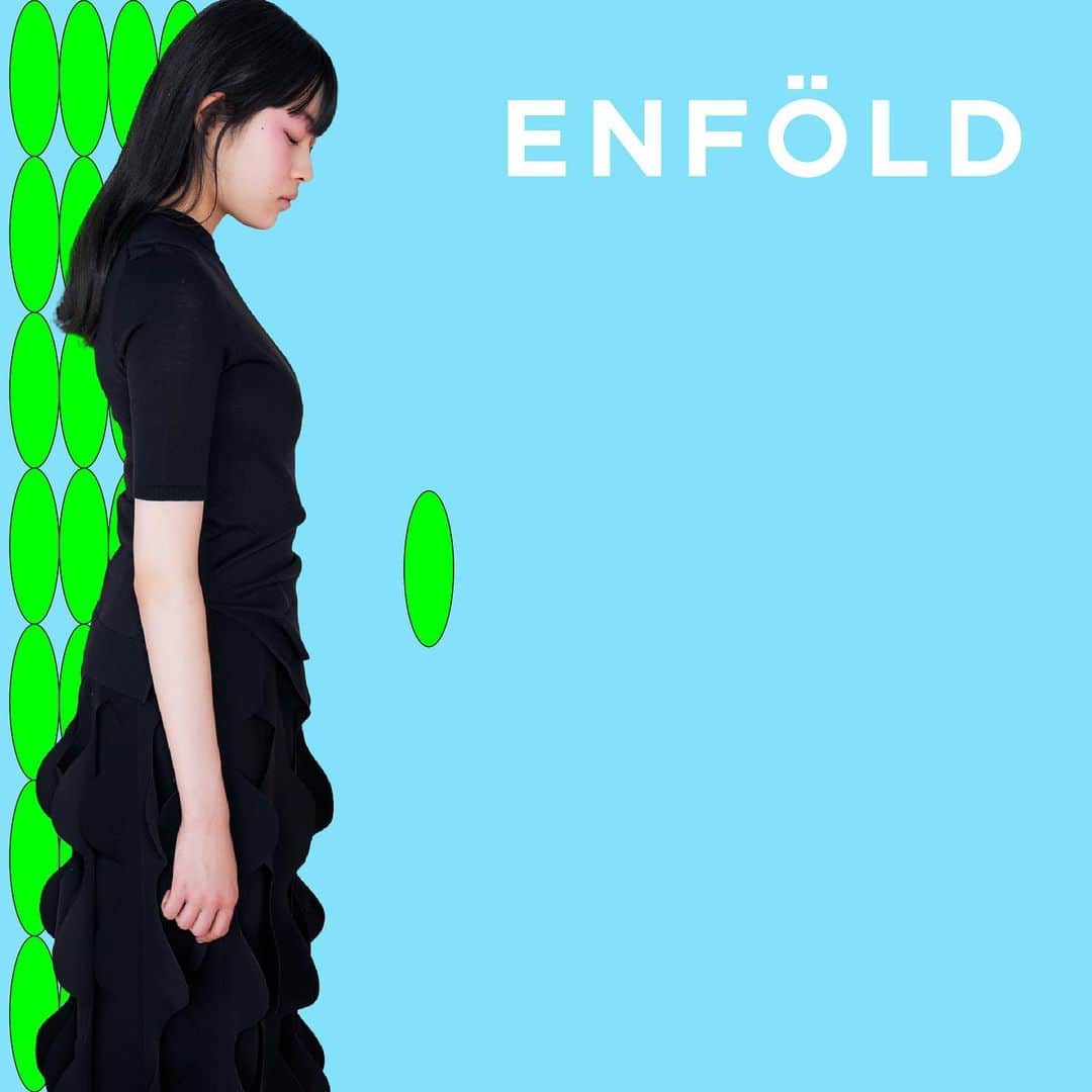 ENFÖLDさんのインスタグラム写真 - (ENFÖLDInstagram)「ENFÖLD SPRING & SUMMER 2023  -  #enfold_official #enfold_shirt  #enfold_skirt  #enfold_pullover #enfold_shoes」5月23日 17時26分 - enfold_official
