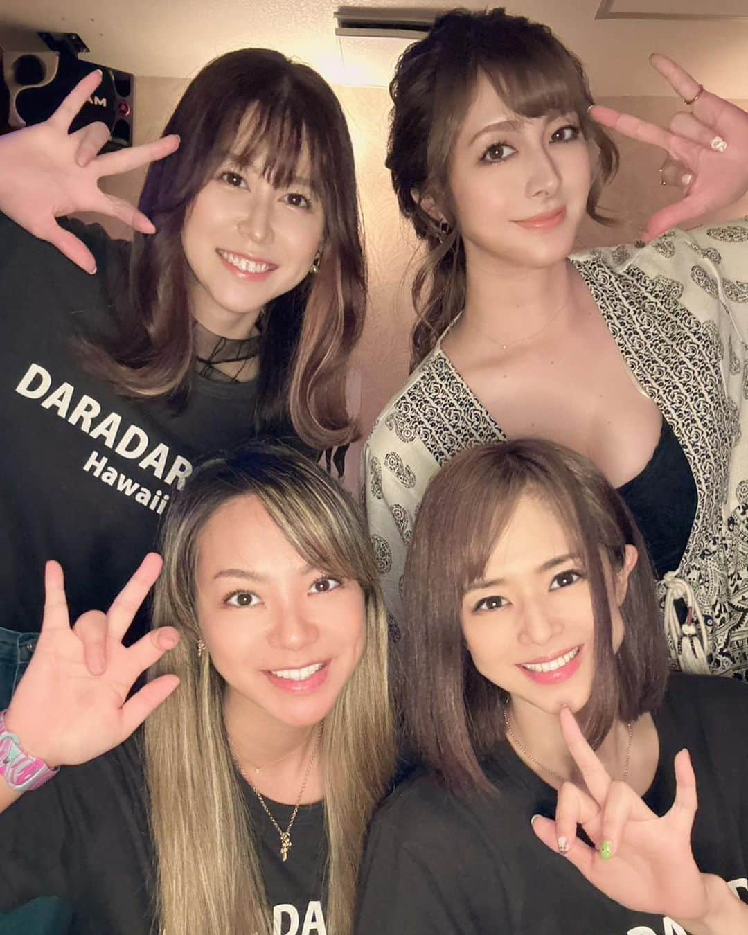 永作あいりさんのインスタグラム写真 - (永作あいりInstagram)「この間のDARA会 来てくれたみなさん ありがとうございました✨🫧  初めてお会いする方や 久しぶりの方も 会いに来てくれて 嬉しかったです⑅︎◡̈︎*  終わってから ニヤニヤするくらいには楽しかった😂  やっぱり私はDARAが大好きだし DARAに関わってくれるみんなが大好きです✨  今回来れなかった方もいたと思うので またやるので楽しみにしててください🙋🏻‍♀️  あと 今回はりかちゃんのお店で はじめてDARA会やったんだけど  普通に居心地いいお店なので まじでりかちゃんのお店オススメ！  試しに1度飲みに行ってみてください🫶🏻  #DARA #蒼井そら #川村りか #lina #永作あいり #love」5月23日 17時27分 - aili1129