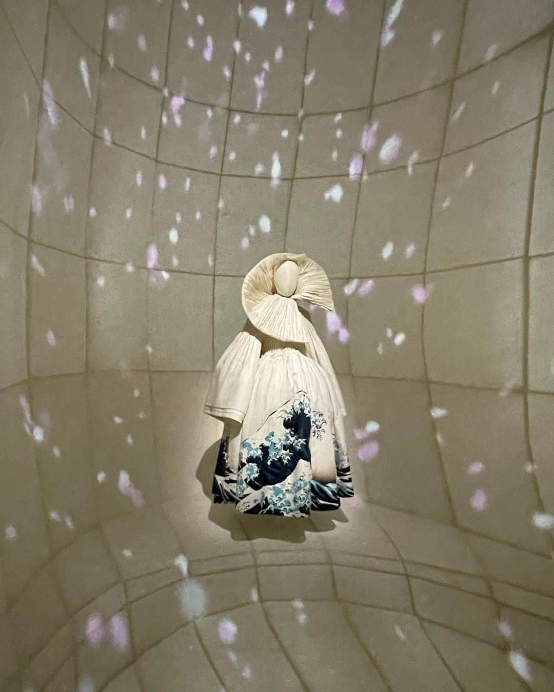 鈴木愛のインスタグラム：「#Dior展 🤍」