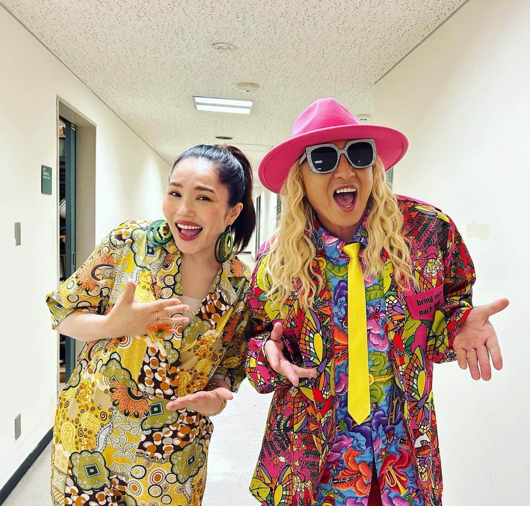 平野ノラのインスタグラム：「柄vs柄  #サバイバルダンス #強敵 #勝てない」