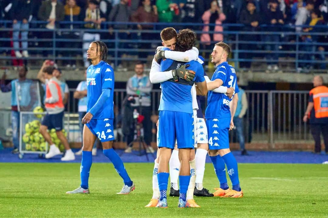 さんのインスタグラム写真 - (Instagram)「F E N O M E N 🅰️ L I !  ⚽️💪🏼💙」5月23日 17時34分 - lupo_6