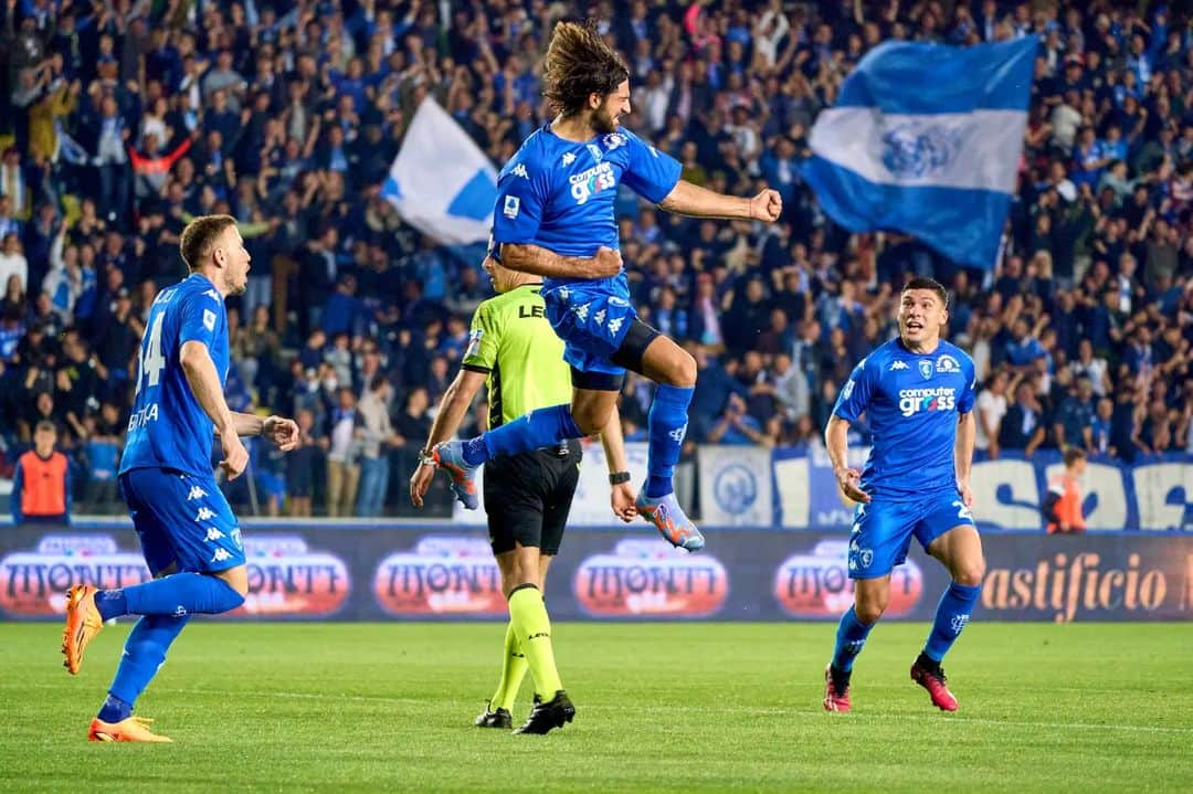 さんのインスタグラム写真 - (Instagram)「F E N O M E N 🅰️ L I !  ⚽️💪🏼💙」5月23日 17時34分 - lupo_6