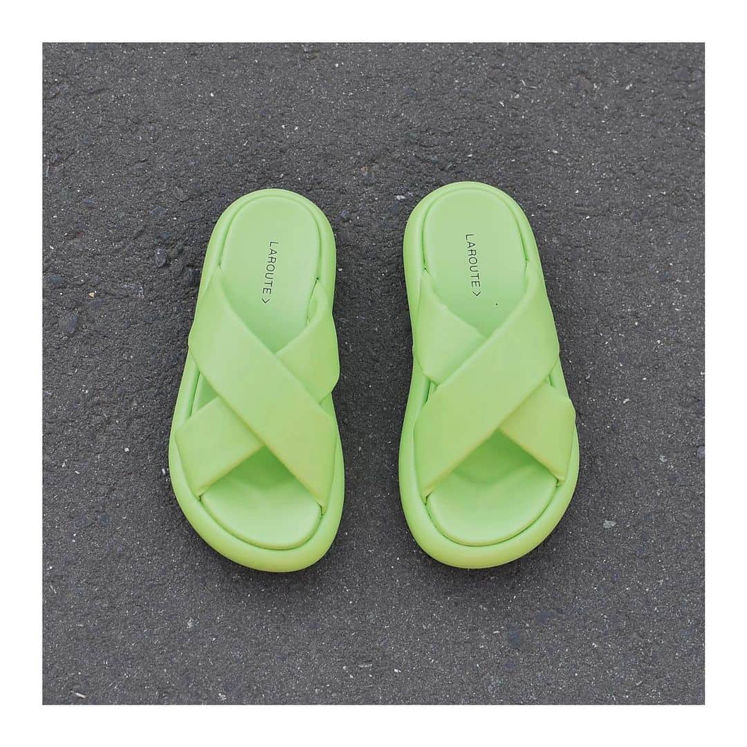 オンラインショップ アットシェルタのインスタグラム：「LAROUTE〉 2023 SS/COLLECTION   ▪ クロスベルトラウンドソール ¥12,100（TAXIN）  #laroute #larouteshoes #abahouse #シューズ #2023」