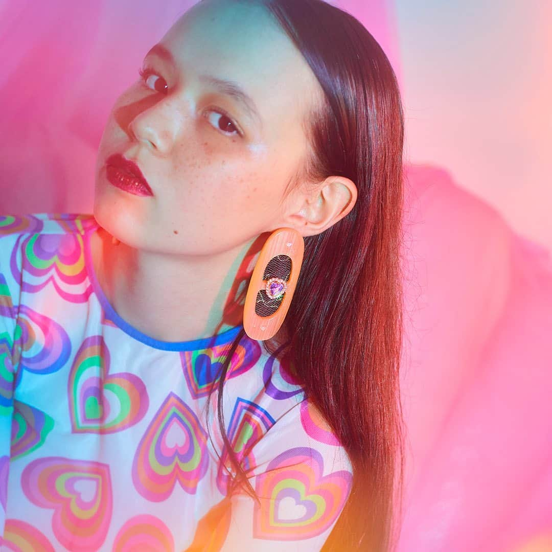 kisimariさんのインスタグラム写真 - (kisimariInstagram)「🍭💫🪐💘⭐️  "Candy Planet" for accessory @k_i_s_i_m_a_r_i   Model @em_ma_bea  Make  @kanako_makeup  Stylist  @yuikurose  『愛と狂気のマーケット』 KISIMARIハンドメイドアクセサリーを iromonomarketで出店します。 是非遊びに来てくださいね❤️  □開催日 6月1日（木）～15日（木）(1日のみ16:00～open)  □場所 〒150-0001 東京都渋谷区神宮前1-11-6 ラフォーレ原宿B0.5階 『愛と狂気のマーケット』内 スペース小①  最寄り駅  原宿駅 徒歩5分、明治神宮前(原宿)駅 徒歩1分  □営業時間11:00 - 20:00（初日16時～、最終日18時）  □電話番号 03-5843-1778  ※お買い物袋は有料となりますので、エコバッグをご持参下さい。(エコバッグ¥500円)  ※各ブランド様の在庫状況はiromonomarketで把握出来ない為、お手数ですが直接SHOPまでお問合せの程お願い致します。  ※販売初日、open前のお並びはご遠慮願います。 他のお客様もいらっしゃいますので、店内を走ったり長時間商品を持ち歩いてのお買い物は、他のお客様がご購入出来なくなりますので、ご遠慮下さい。  ..................   ⋆⸜ Day to Day~iromono～VOL.2 ⸝⋆  【参加ブランド様】 ○6月1日（木）～15日（木）(1日のみ16:00～open) KISIMARI JUNK FOOD OPERA sekine NECO COMPANY mul happybug piment ♡6/10日(金)魔法の自販機『ZONe』無料開放デー  #kisimari #愛と狂気のマーケット  #iromonomarket #ラフォーレ原宿」5月23日 17時43分 - kisimari_love